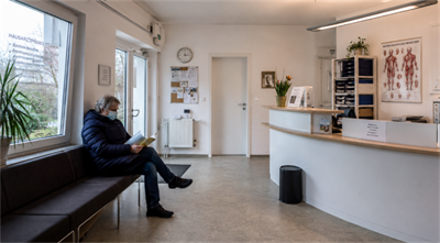a small local clinic in Europe Pieni paikallinen klinikka Euroopassa